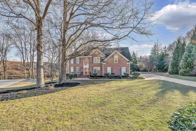 view of front of home featuring a front lawn