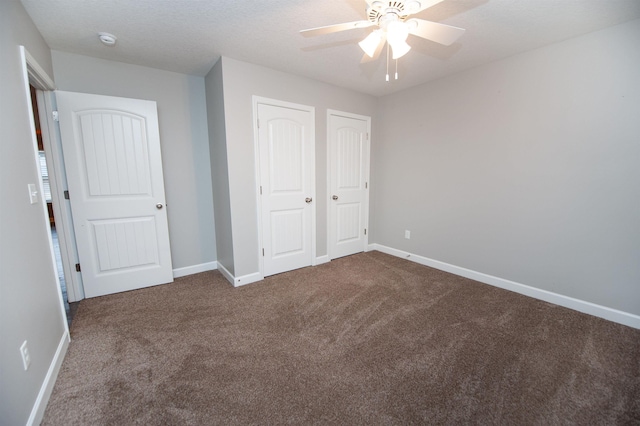 unfurnished bedroom with ceiling fan, carpet flooring, a textured ceiling, and a closet