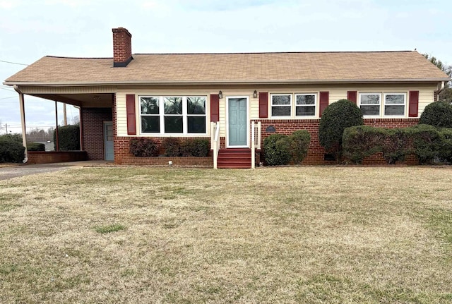 ranch-style home featuring a front lawn