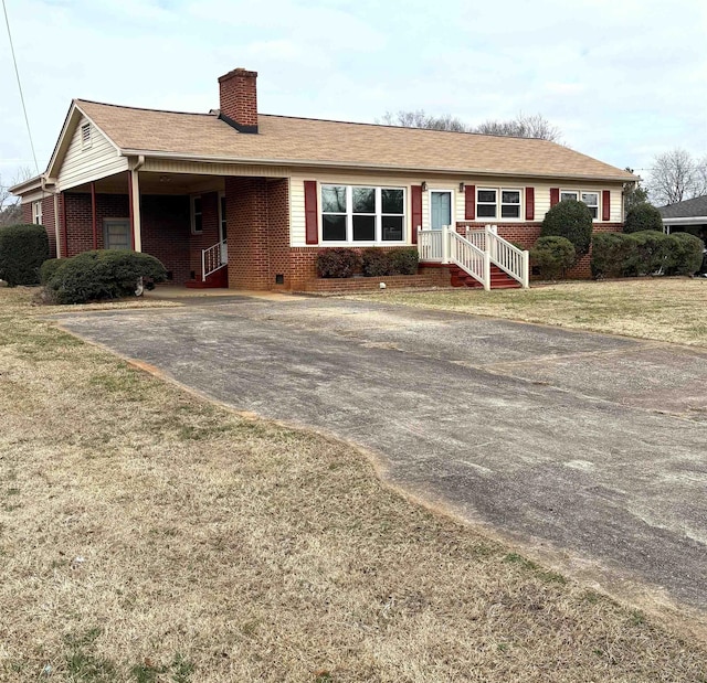 ranch-style home with a front lawn