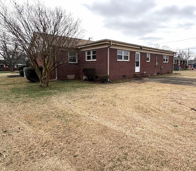 view of side of property with a lawn