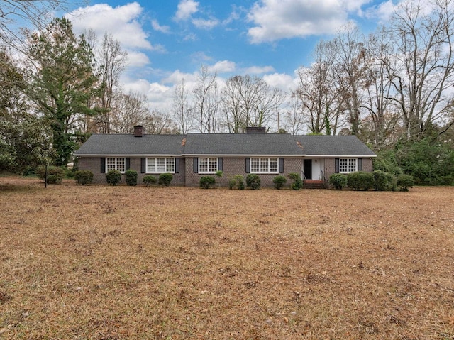 ranch-style home featuring a front yard