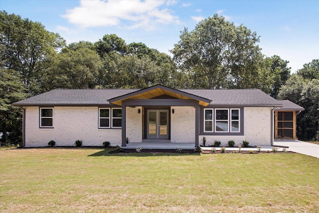 ranch-style house featuring a front lawn and covered porch