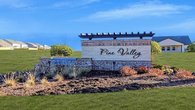 community sign with a lawn