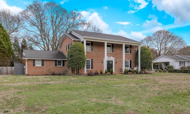 view of front of home featuring a front lawn