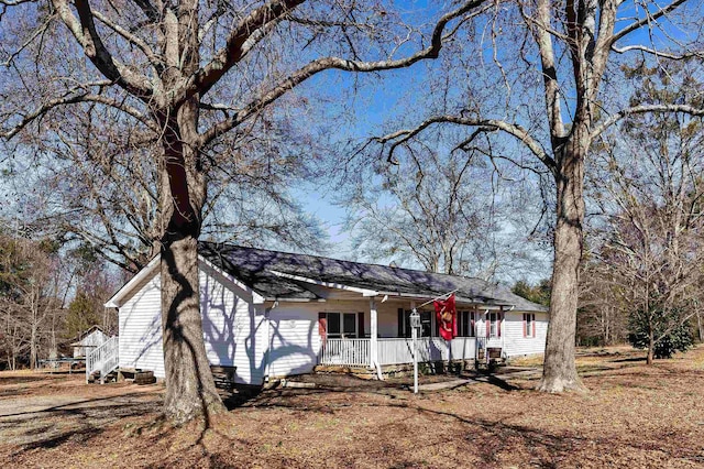 single story home with covered porch