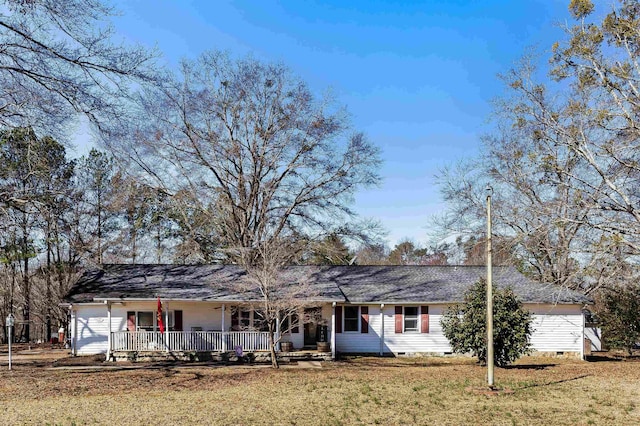 single story home with a front lawn and covered porch