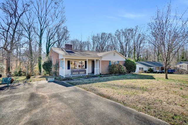 single story home featuring a front yard and a porch