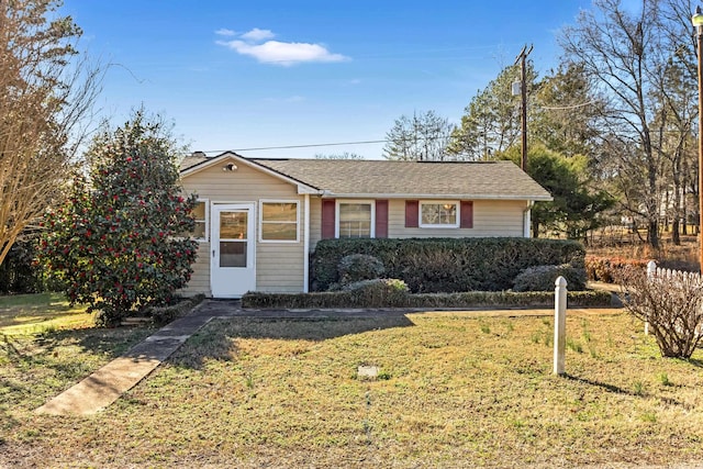 view of front facade with a front yard