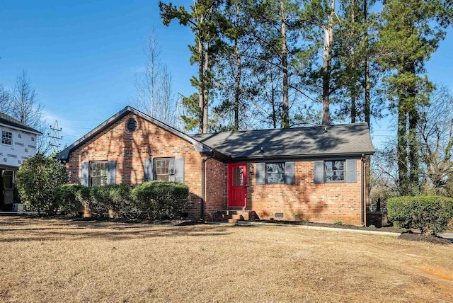 view of front of home featuring a front yard