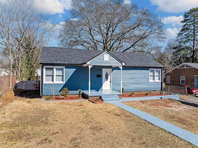 view of front of house with a front lawn