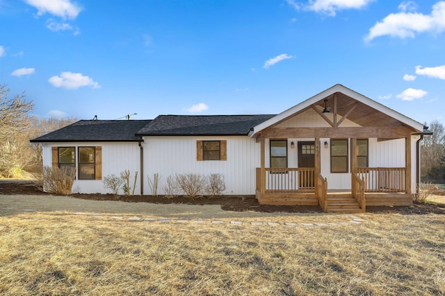 view of front of property featuring covered porch and a front yard