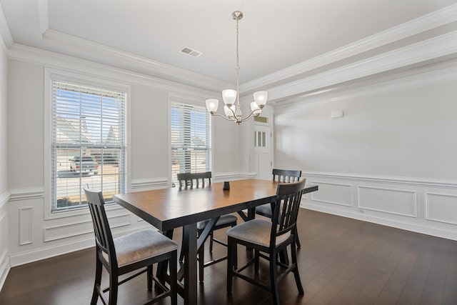 dining room with dark wood-style floors, ornamental molding, a chandelier, and visible vents