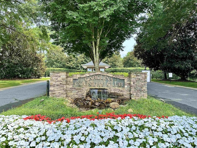 community sign with a garage and driveway