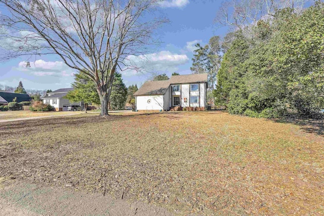 view of front of house with a front lawn