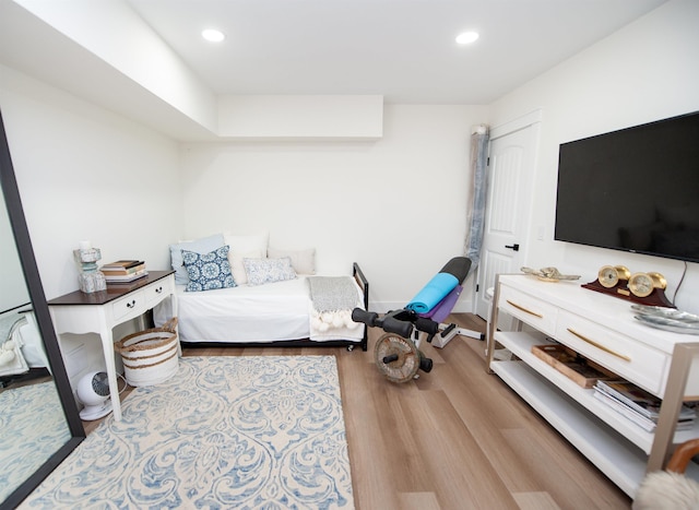 sitting room with recessed lighting, baseboards, and wood finished floors