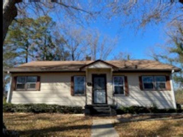 ranch-style home with entry steps