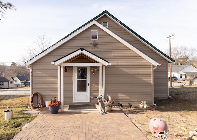 bungalow-style house with fence