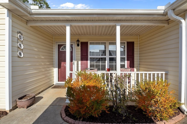 entrance to property featuring a porch