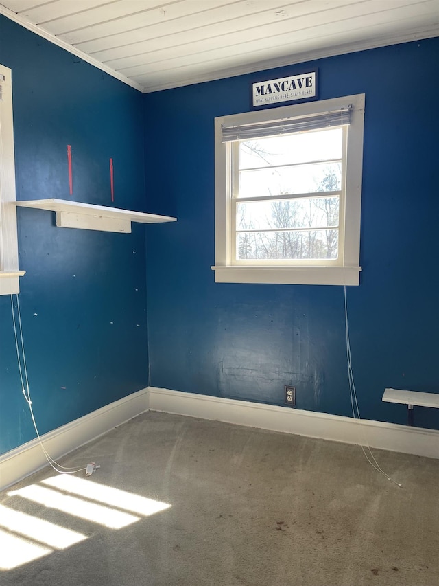 empty room featuring carpet floors and baseboards