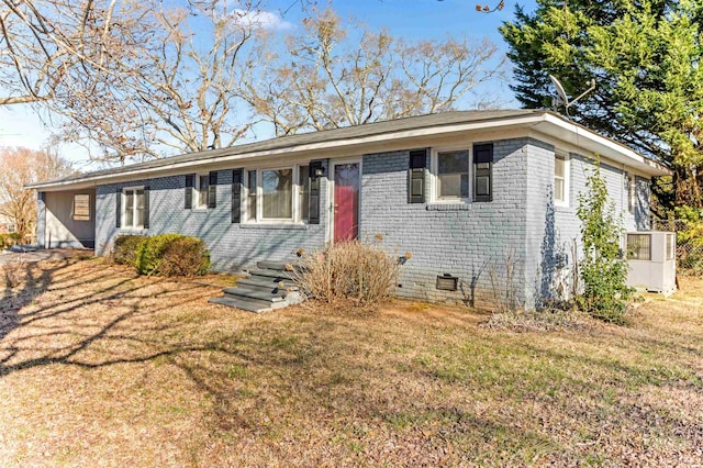 ranch-style house featuring crawl space, a front yard, and brick siding