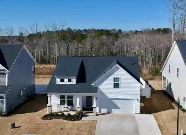 view of front facade with a garage and driveway