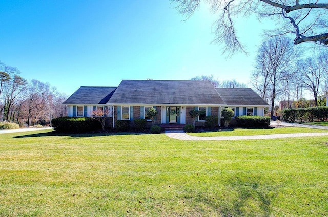 ranch-style house featuring brick siding and a front yard