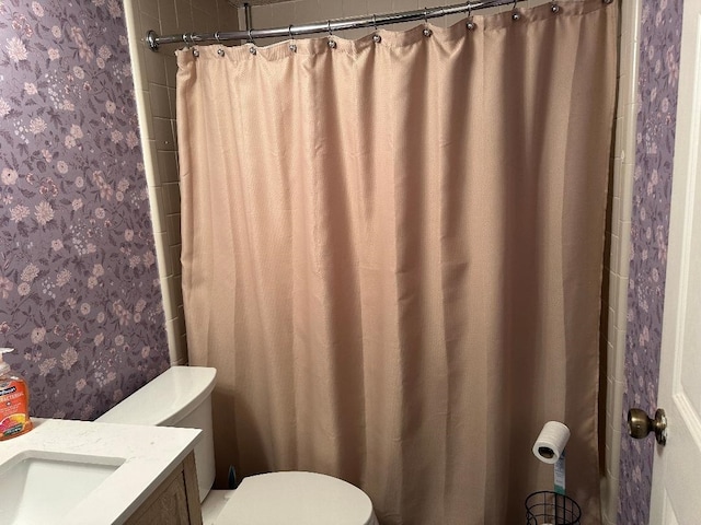 full bath featuring toilet, wallpapered walls, a shower with curtain, and vanity