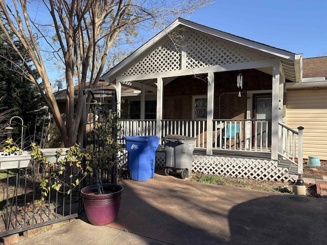 view of front of property featuring a porch