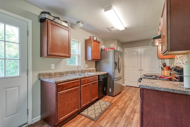 kitchen with stainless steel refrigerator with ice dispenser, visible vents, a sink, light wood-type flooring, and dishwasher