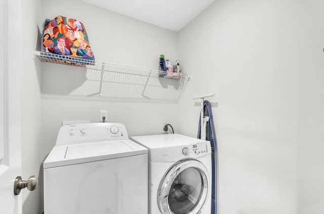 laundry room with laundry area and independent washer and dryer