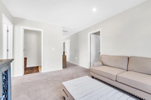 living area featuring carpet and baseboards