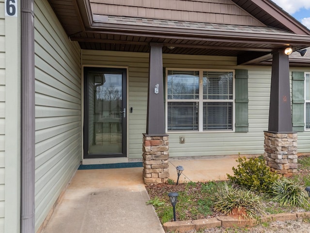 entrance to property featuring a porch