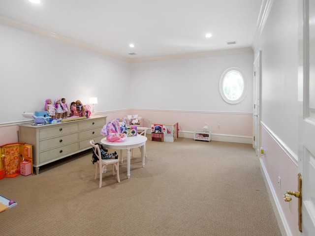 rec room with visible vents, baseboards, crown molding, carpet flooring, and recessed lighting