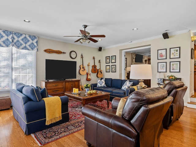 living room with light wood-style flooring, ornamental molding, ceiling fan, and recessed lighting