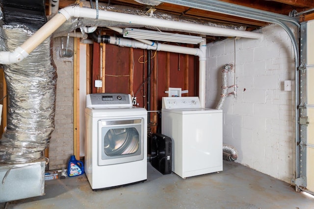 laundry room with laundry area and washing machine and clothes dryer