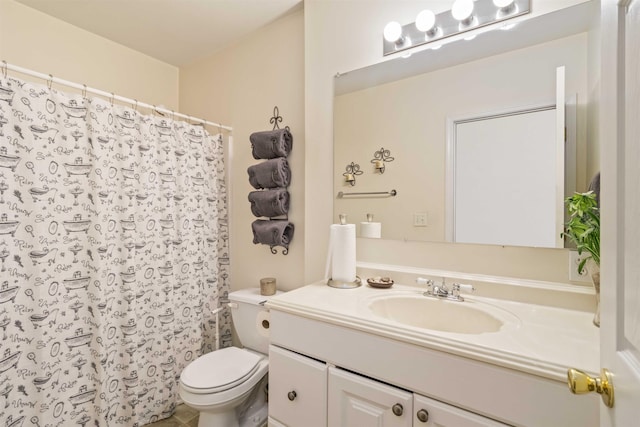 full bathroom featuring toilet, vanity, and a shower with curtain