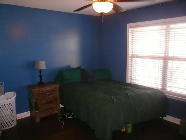 bedroom with baseboards and a ceiling fan