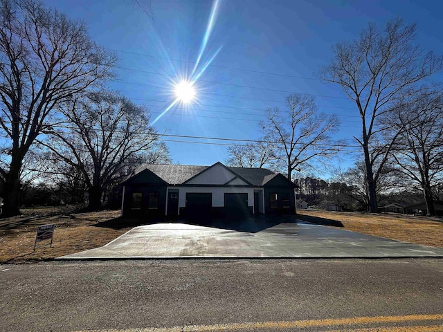 view of front of house featuring driveway