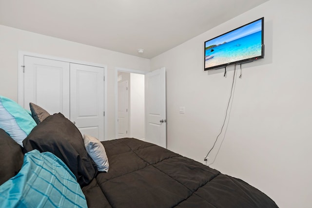 bedroom featuring a closet