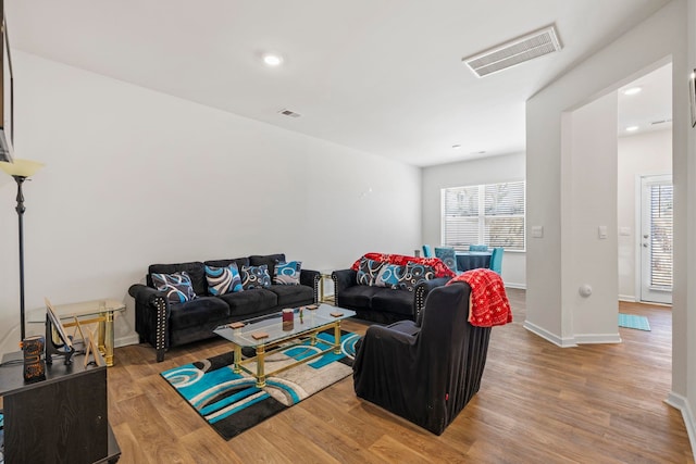 living area featuring recessed lighting, visible vents, baseboards, and wood finished floors