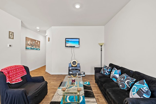 living room featuring recessed lighting, wood finished floors, and baseboards