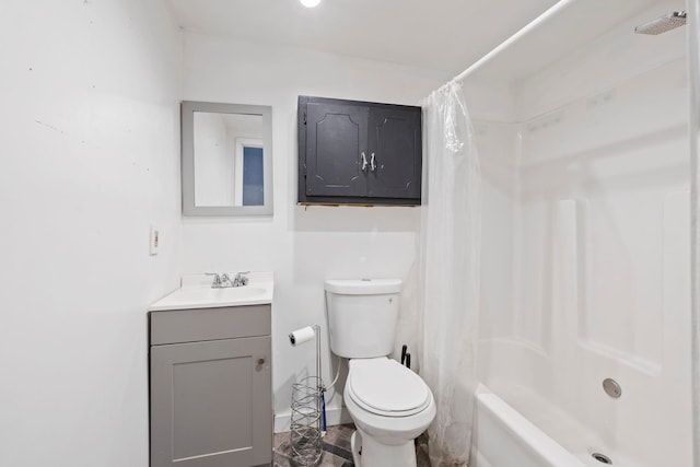 full bathroom with toilet, vanity, and shower / bath combo