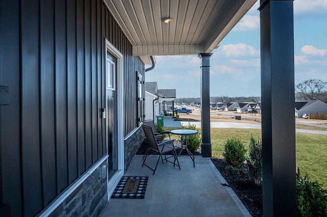 balcony featuring covered porch