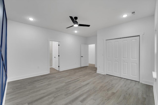 unfurnished bedroom featuring a ceiling fan, wood finished floors, recessed lighting, a closet, and baseboards