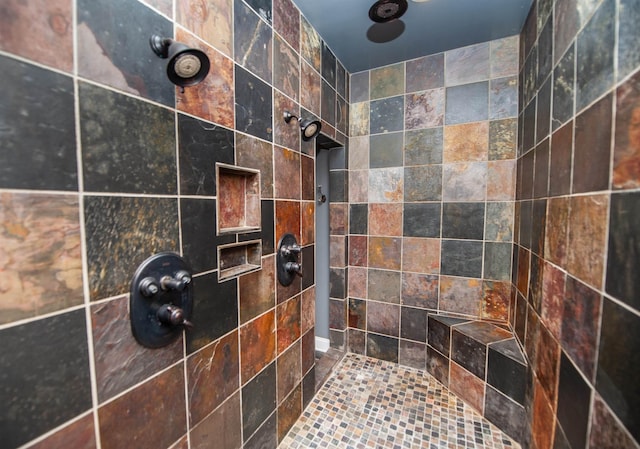 bathroom featuring tiled shower