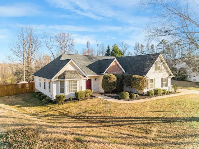 view of front of property featuring a front yard and fence