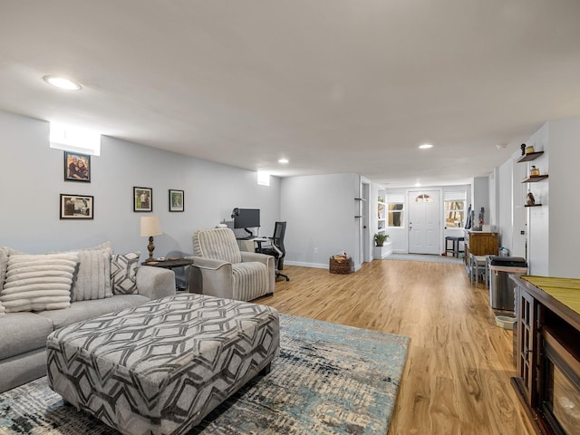 living area featuring recessed lighting, light wood-type flooring, and baseboards