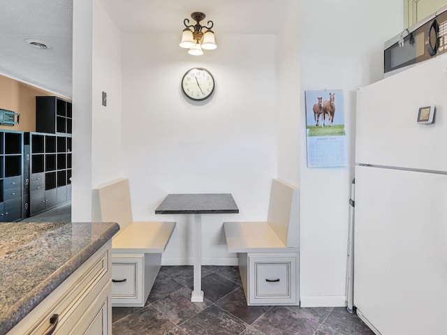 dining area featuring visible vents, breakfast area, and baseboards