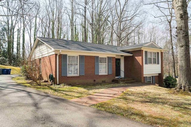 view of front facade featuring brick siding and driveway